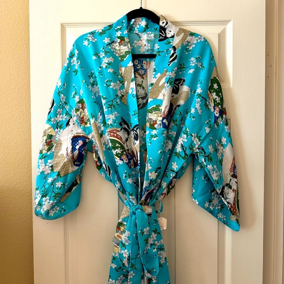 Satiny Geisha/Floral Print Kimono - XL - Picture 2 of 11